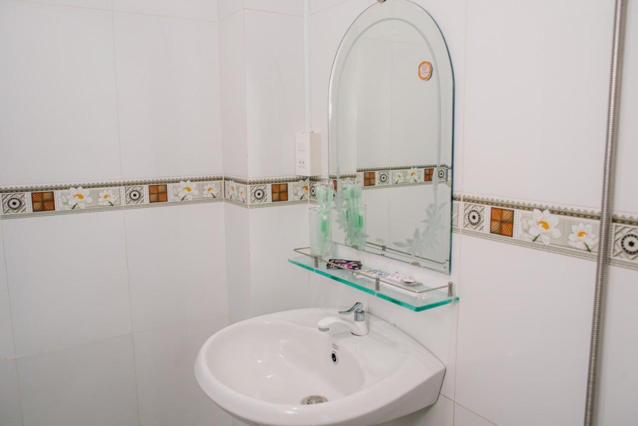 Hiep Hoa Hotel Чау-Док Экстерьер фото